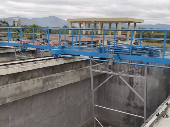 行車(chē)提耙式刮泥機(jī)